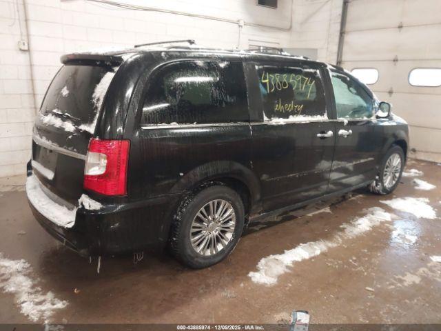 Chrysler Town & Country Touring-l Image 6