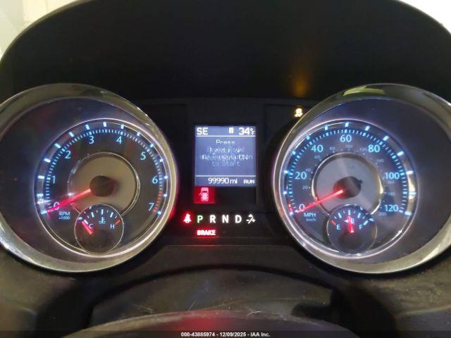 Chrysler Town & Country Touring-l Image 11