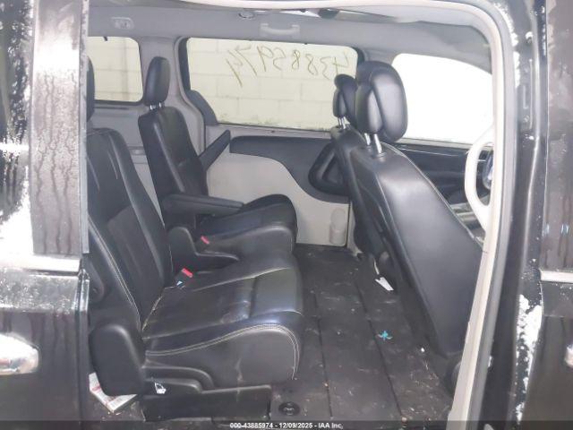 Chrysler Town & Country Touring-l Image 7