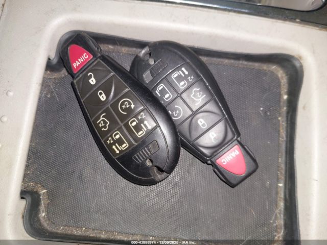 Chrysler Town & Country Touring-l Image 8