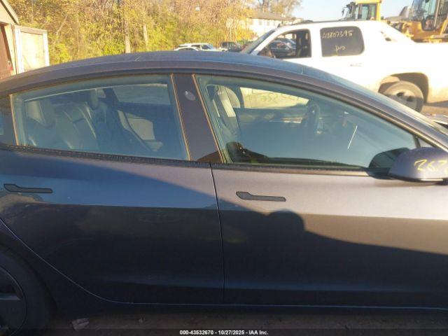 Tesla Model 3 Long Range Dual Motor All-wheel Drive Image 10