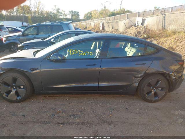 Tesla Model 3 Long Range Dual Motor All-wheel Drive Image 8