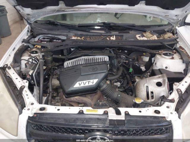 Toyota RAV4 Image 11