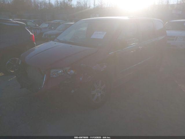 Chrysler Town & Country Touring Image 6