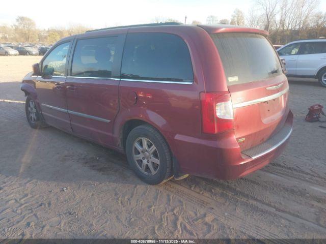 Chrysler Town & Country Touring Image 4
