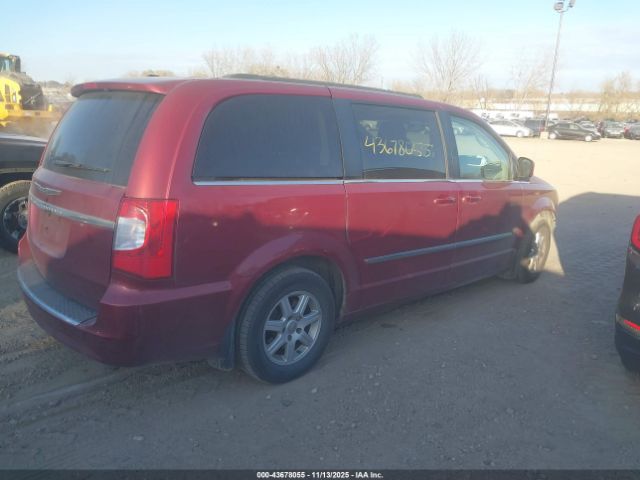 Chrysler Town & Country Touring Image 3