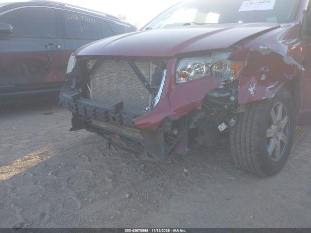 Chrysler Town & Country Touring Image 12