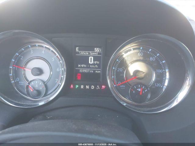 Chrysler Town & Country Touring Image 9