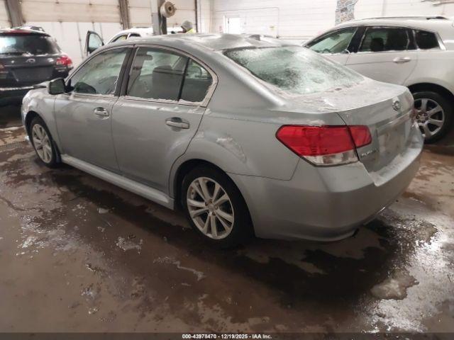 Subaru Legacy 2.5i Limited Image 2
