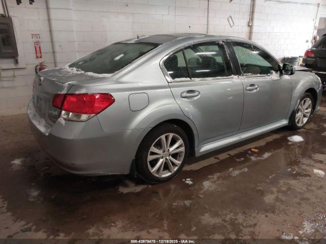 Subaru Legacy 2.5i Limited Image 4