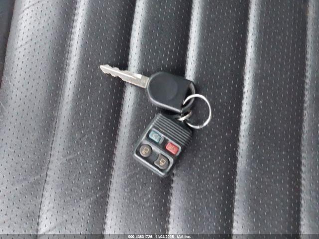 Ford Mustang Image 12