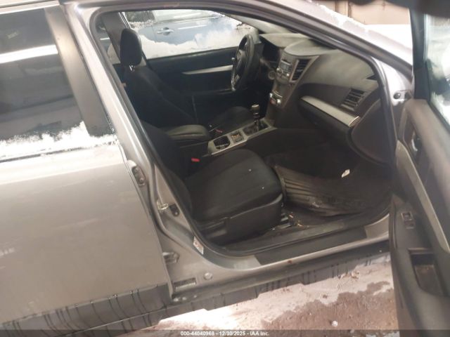 Subaru Outback 2.5i Premium Image 3