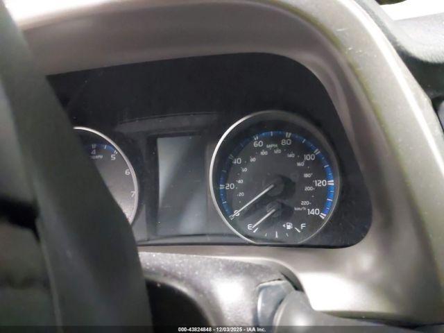 Toyota RAV4 Xle Image 16