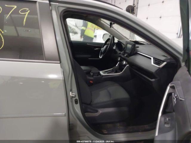 Toyota RAV4 Xle Image 12