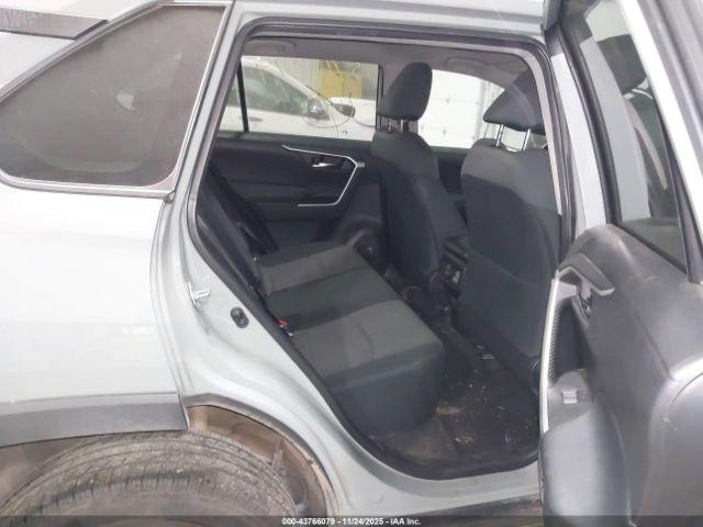 Toyota RAV4 Xle Image 5