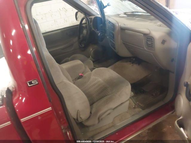 Chevrolet S-10 Ls Image 5