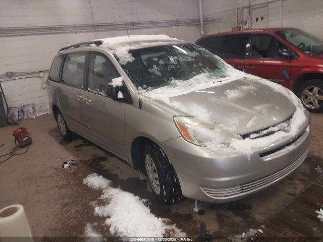  Salvage Toyota Sienna