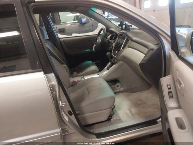 Toyota Highlander V6 Image 4