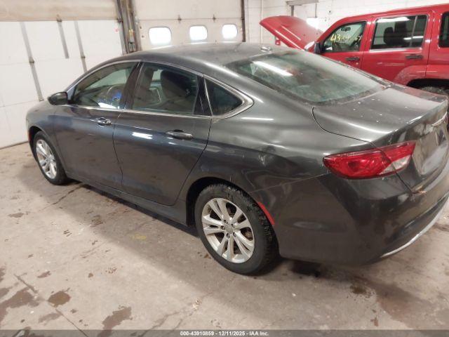 Chrysler 200 Limited Image 4