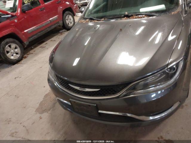 Chrysler 200 Limited Image 8