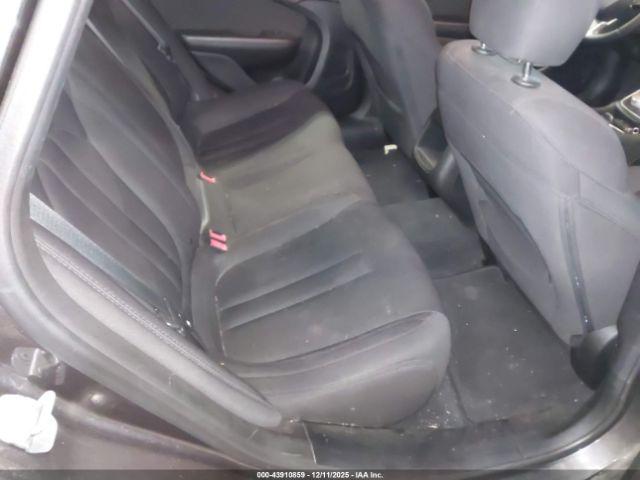 Chrysler 200 Limited Image 10