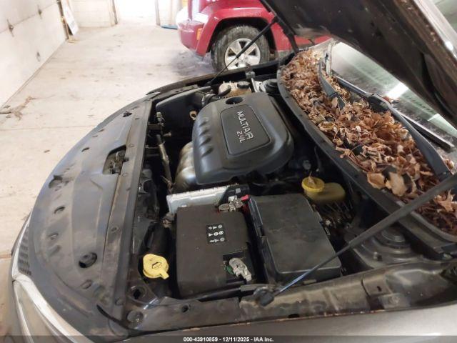 Chrysler 200 Limited Image 7