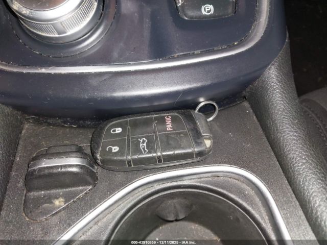 Chrysler 200 Limited Image 3