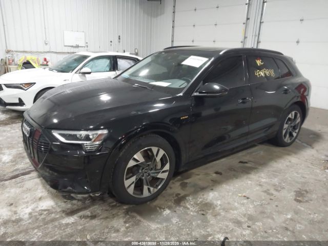 Audi e-tron Premium Quattro Image 10