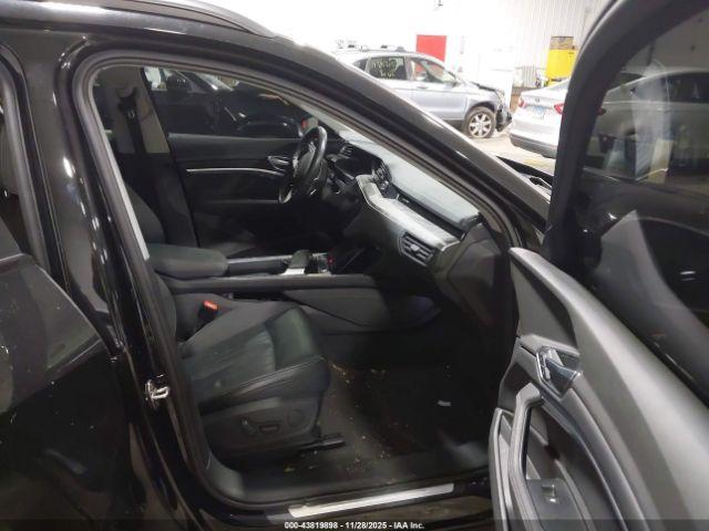 Audi e-tron Premium Quattro Image 7