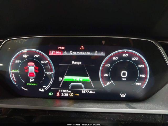Audi e-tron Premium Quattro Image 12