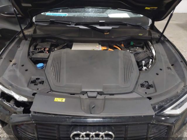 Audi e-tron Premium Quattro Image 15