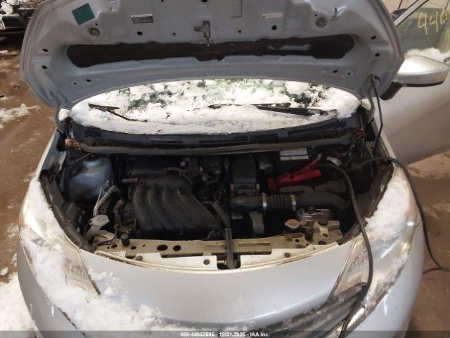 Nissan Versa Image 2