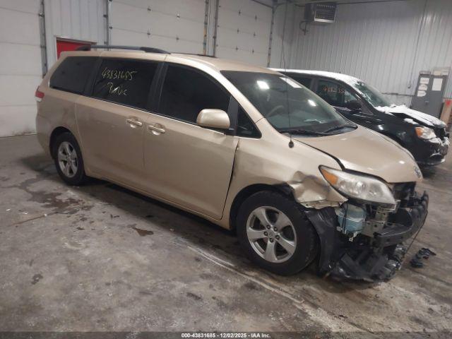  Salvage Toyota Sienna