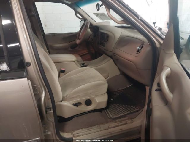 Ford Expedition Xlt Image 9