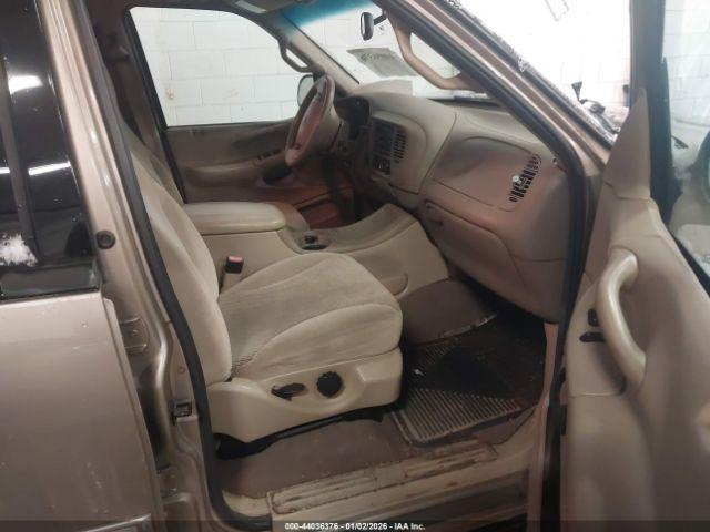 Ford Expedition Xlt Image 9