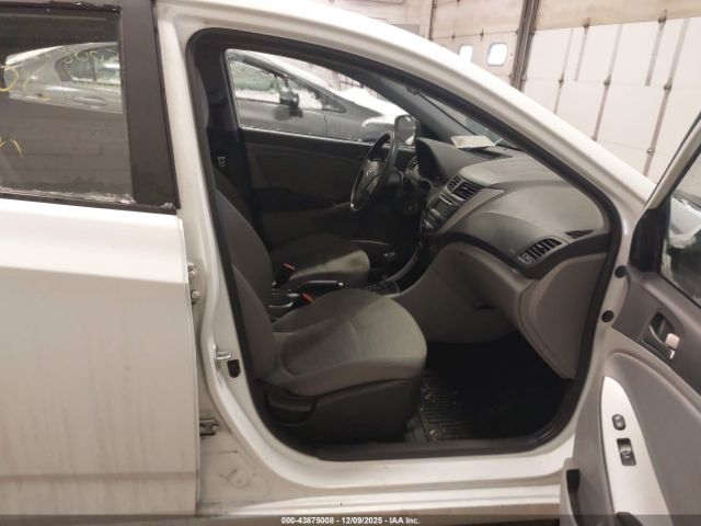 Hyundai ACCENT Se Image 4