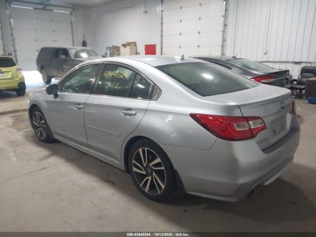 Subaru Legacy 2.5i Sport Image 16