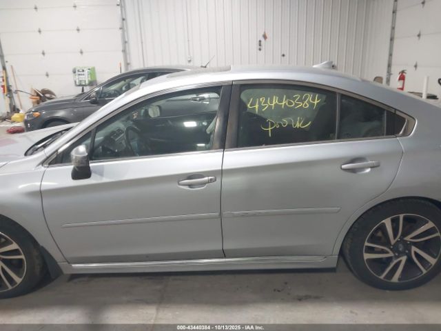 Subaru Legacy 2.5i Sport Image 13