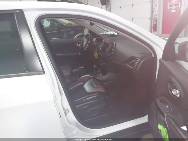 Jeep Cherokee Trailhawk 4x4 Image 16