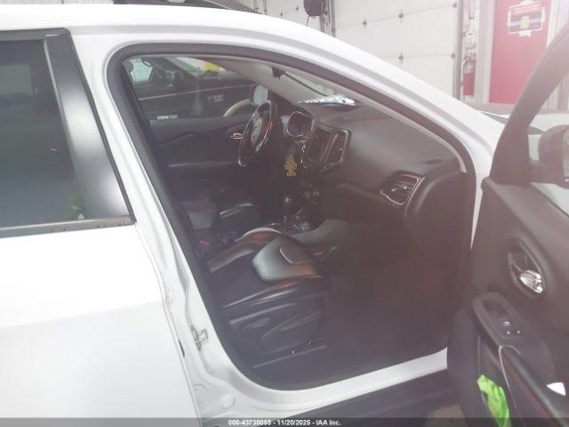 Jeep Cherokee Trailhawk 4x4 Image 16