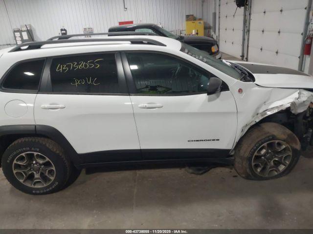 Jeep Cherokee Trailhawk 4x4 Image 14