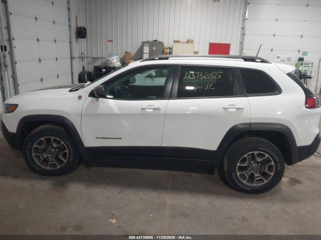 Jeep Cherokee Trailhawk 4x4 Image 12