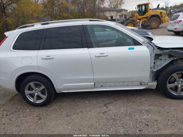 Volvo XC90 T5 Momentum Image 11