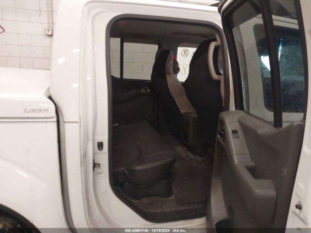 Nissan Frontier Pro-4x Image 16