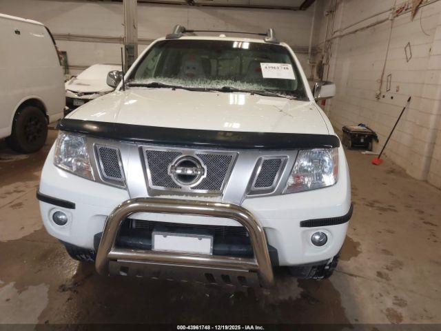 Nissan Frontier Pro-4x Image 3
