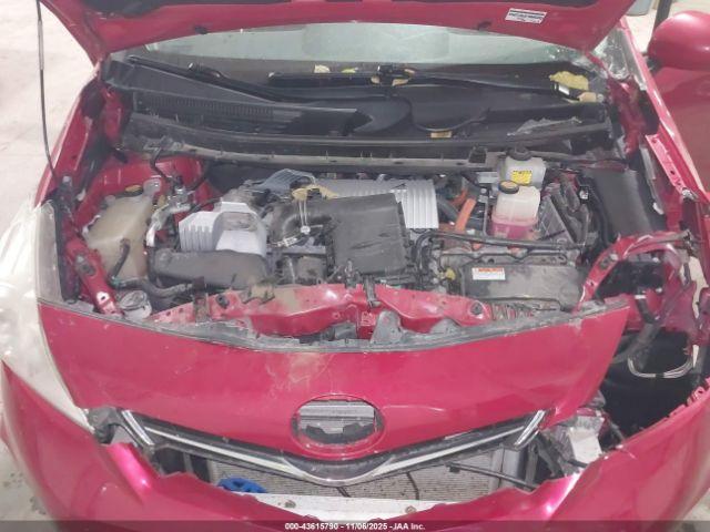 Toyota Prius v Two Image 4