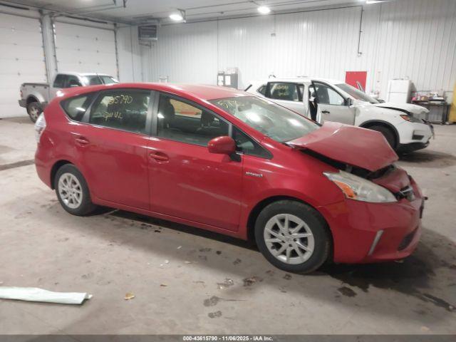 Toyota Prius v Two Image 16