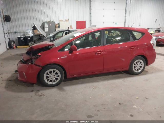 Toyota Prius v Two Image 12