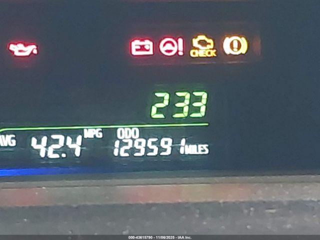 Toyota Prius v Two Image 13