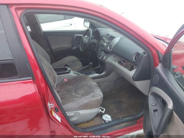 Toyota RAV4 Image 11